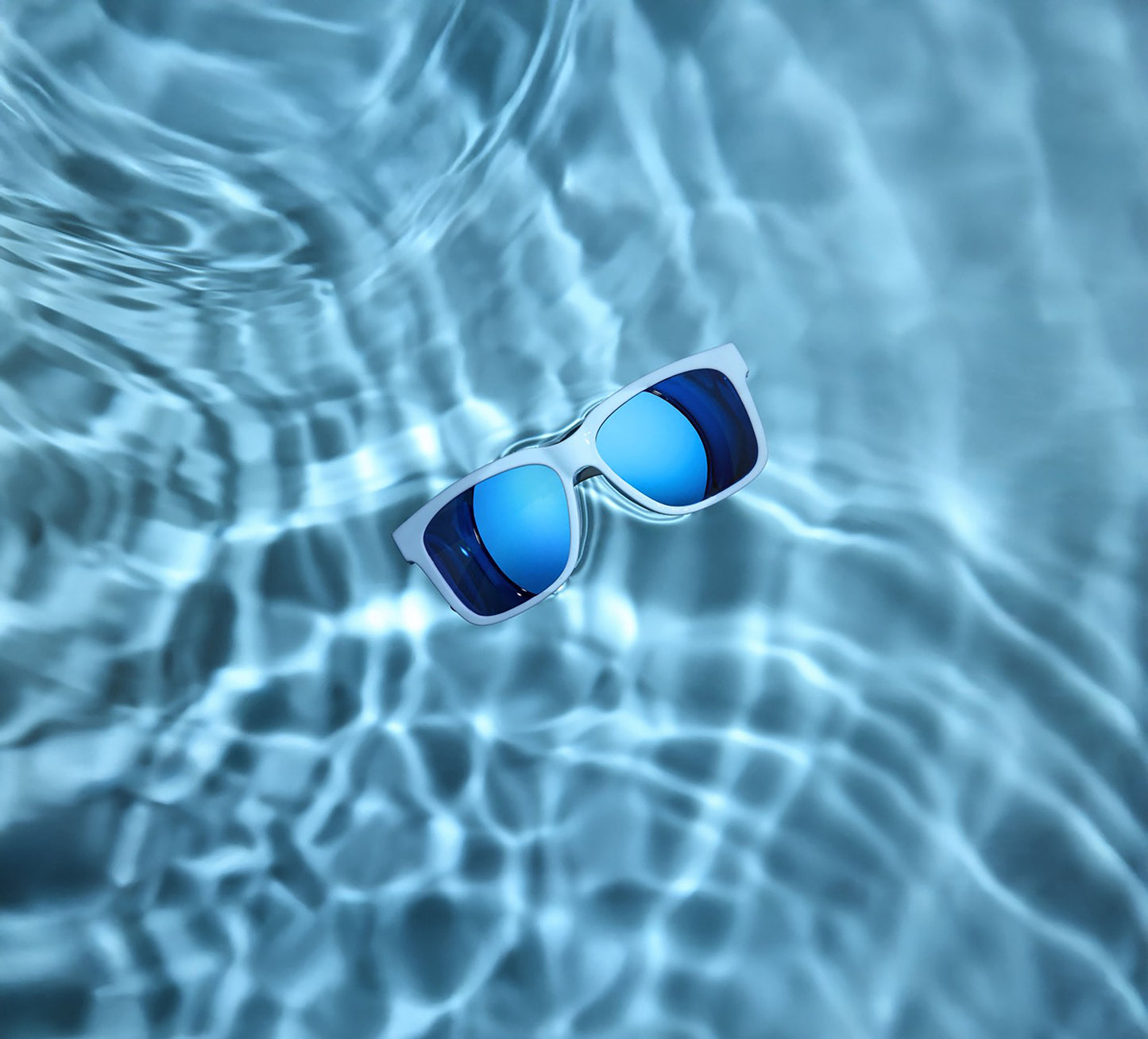 GOODR Sunglasses Sea Foam Party Favor